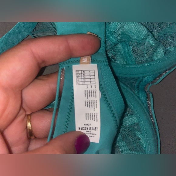 NWT MAISON LEJABY FLEUR IKAT
Sea blue embroidered underwire bra - Picture 8 of 11